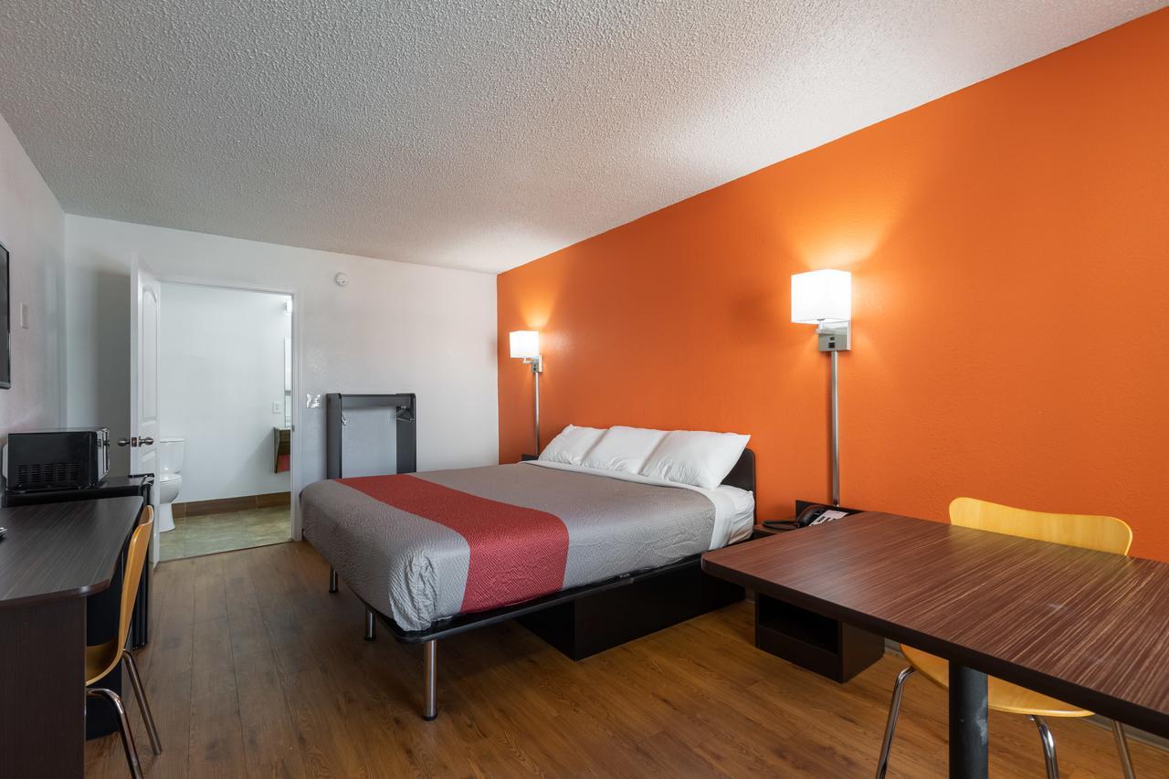 Motel 6-Bryan, Tx - University Area Exterior photo