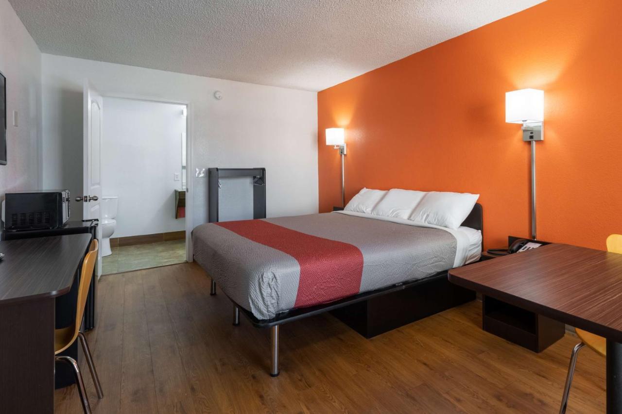 Motel 6-Bryan, Tx - University Area Exterior photo